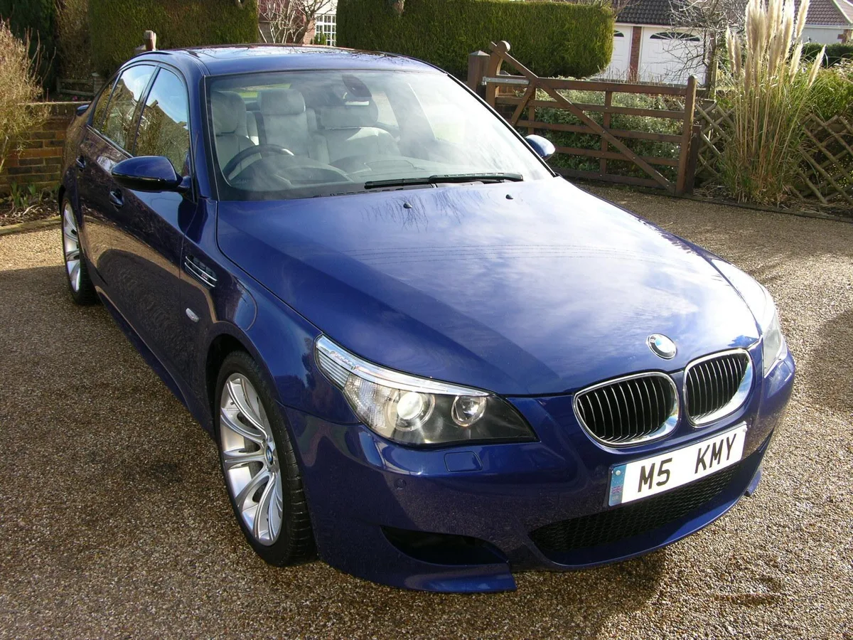 BMW M5 (E60)