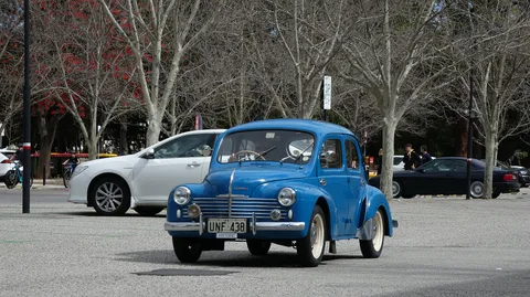 Renault 4CV — 7