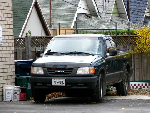 Isuzu Hombre — 6