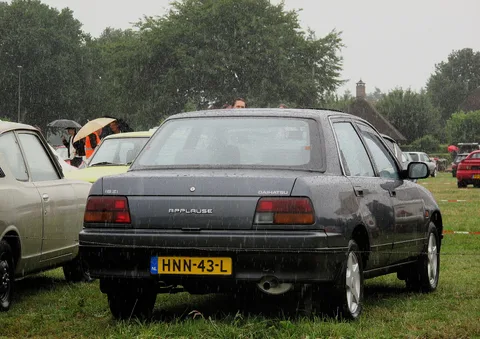 Daihatsu Applause — 2