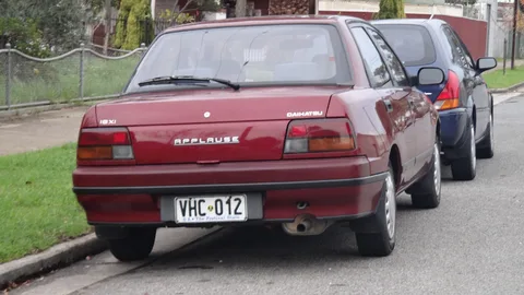 Daihatsu Applause — 4