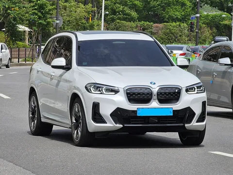 BMW iX3 — 6