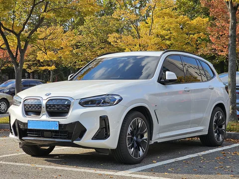 BMW iX3 — 7