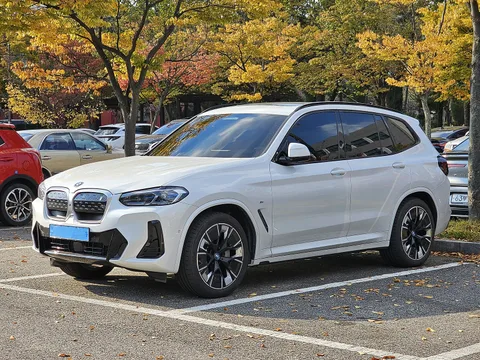 BMW iX3 — 8