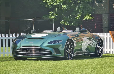 Aston Martin V12 Speedster — 3