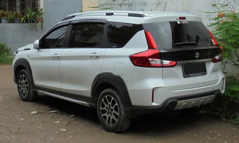 Suzuki XL7 — 4