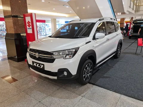 Suzuki XL7 — 6