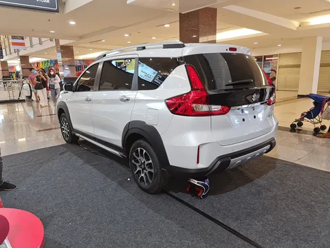 Suzuki XL7 — 7