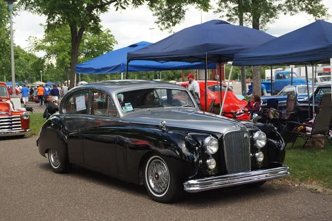 Jaguar Mark VIII — 2