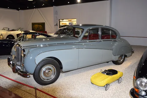 Jaguar Mark VIII — 3