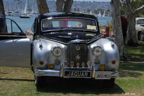 Jaguar Mark VIII — 4