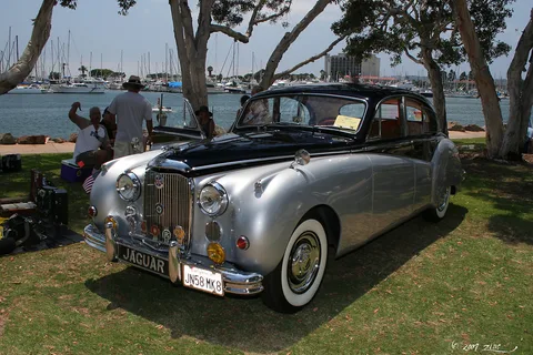 Jaguar Mark VIII — 5
